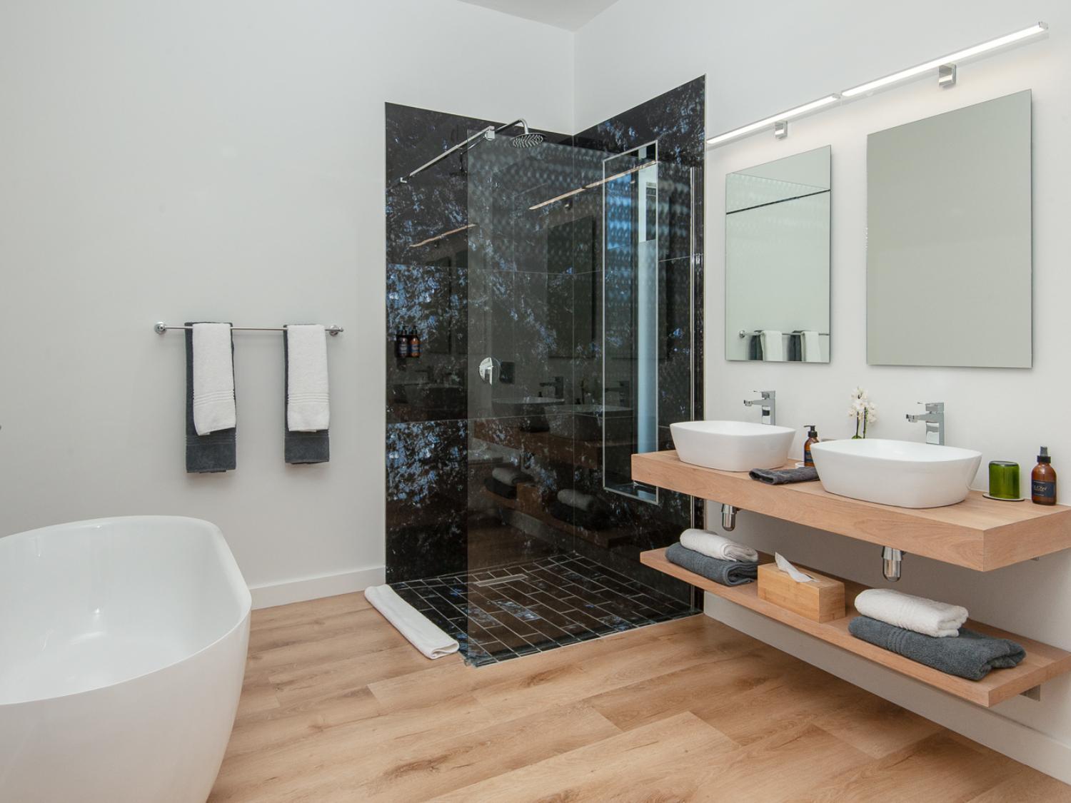 Glow Boutique Suites & Guesthouse Германус Номер фото